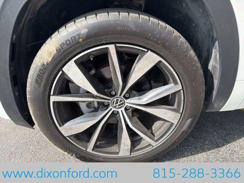Used 2024 Volkswagen Atlas Cross Sport SEL Premium R-Line AWD/4WD image 30