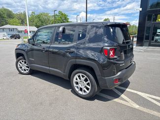 Used 2023 Jeep Renegade Latitude AWD/4WD video 3