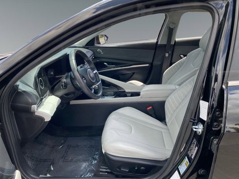 Used 2025 Hyundai Elantra Limited FWD image 9