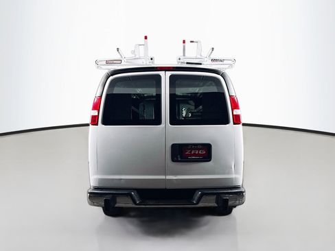 Used 2017 GMC Savana 2500 RWD image 4