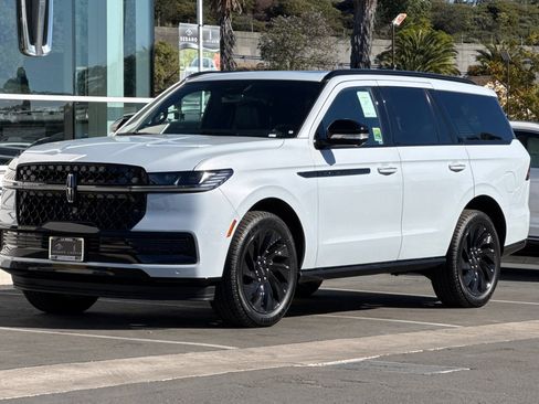 New 2025 Lincoln Navigator Reserve w/ Jet Appearance Package image 7