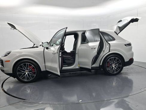 Used 2025 Porsche Cayenne S AWD/4WD image 68