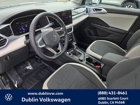 Used 2025 Volkswagen Taos SE AWD/4WD image 9