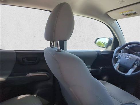 Used 2020 Toyota Tacoma SR5 RWD image 23