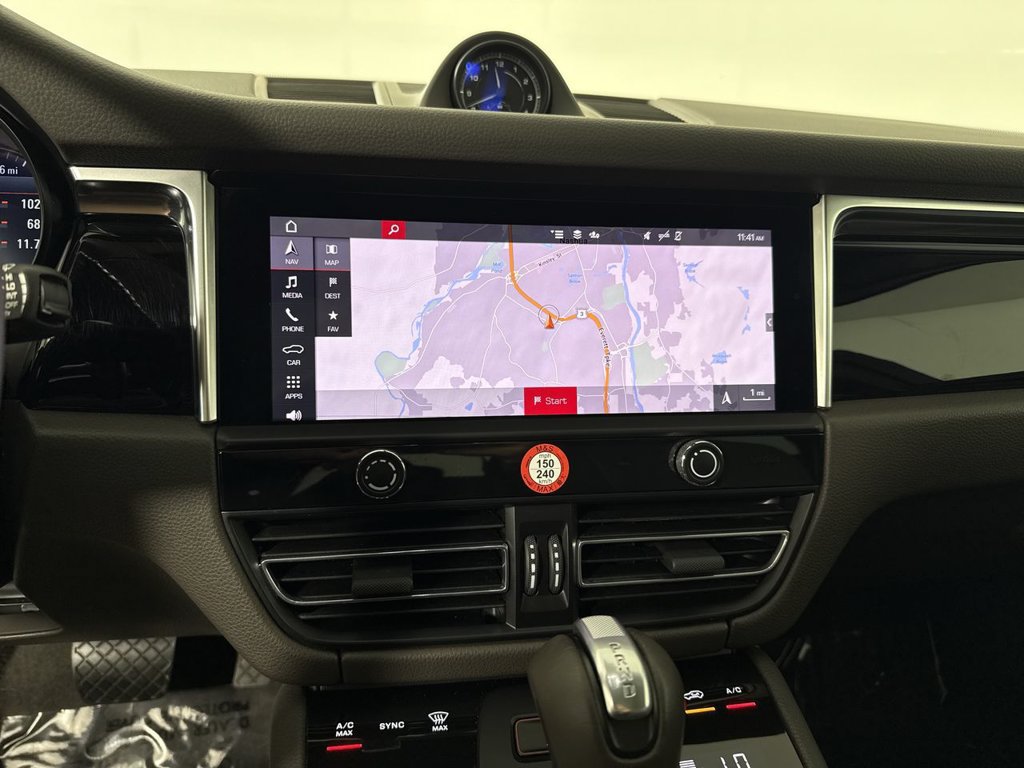 Certified 2024 Porsche Macan AWD/4WD image 27