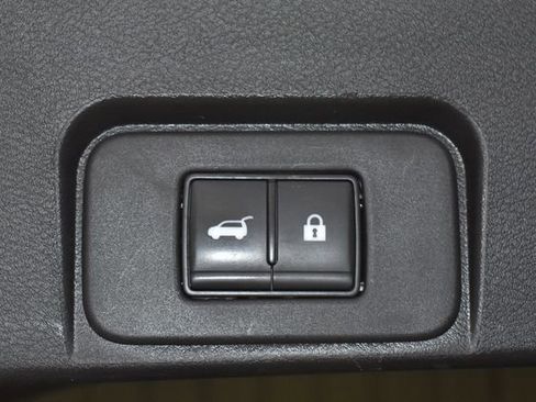 Used 2025 Nissan Rogue SV image 35