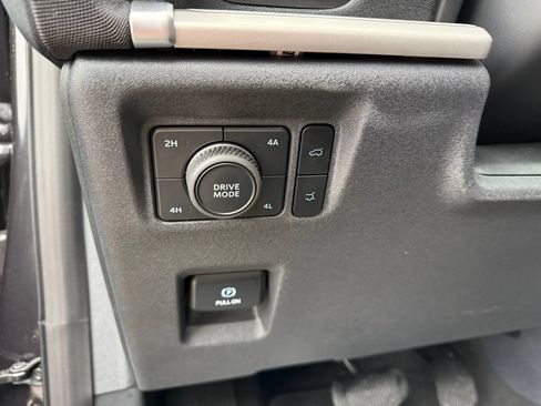 Used 2025 Ford Expedition Active AWD/4WD image 23
