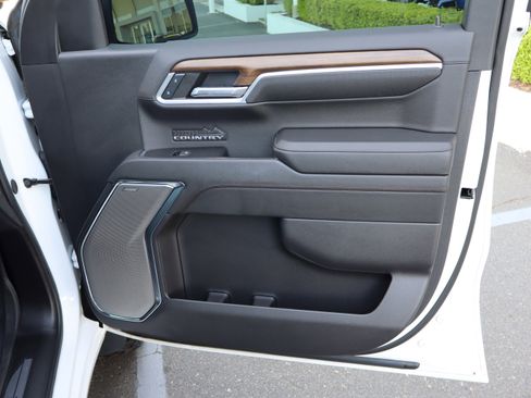 Used 2024 Chevrolet Silverado 1500 High Country w/ High Country Premium Package AWD/4WD image 37