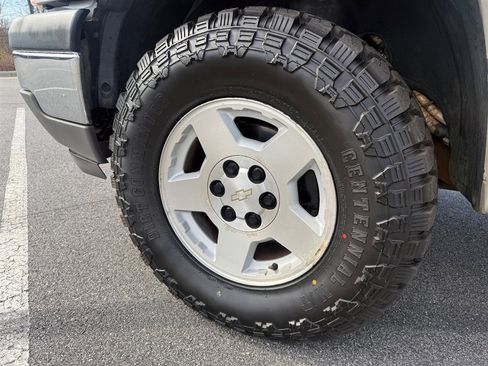 Used 2005 Chevrolet Silverado 1500 4x4 Extended Cab w/ Safe And Sound Package image 7