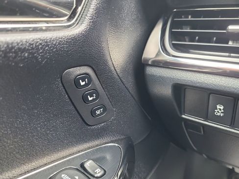 Used 2016 Toyota Avalon Touring FWD image 25