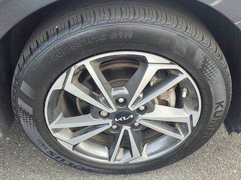 Used 2023 Kia Forte LXS FWD image 8