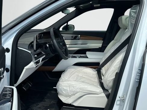 New 2027 Cadillac Vistiq Sport w/ LPO, Floor Liner Package AWD/4WD image 10