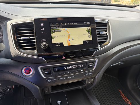 Used 2025 Honda Passport TrailSport image 37
