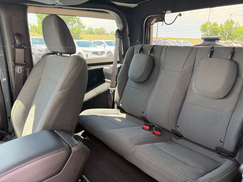 Used 2025 Jeep Wrangler Sport AWD/4WD image 17