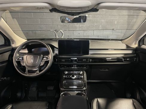 Used 2023 Lincoln Nautilus Standard w/ Premium Package image 2