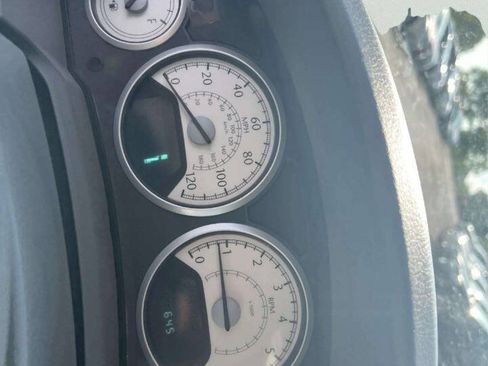 Used 2008 Chrysler Town & Country Limited w/ Entertainment Group #3 FWD image 9