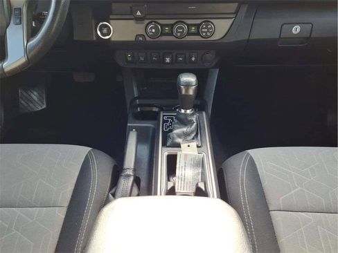 Used 2020 Toyota Tacoma TRD Off-Road w/ Technology Package image 12