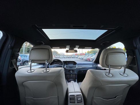 Used 2010 Mercedes-Benz E 350 4MATIC Sedan image 13