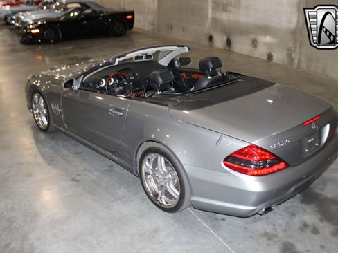 Used 2011 Mercedes-Benz SL 550 image 11