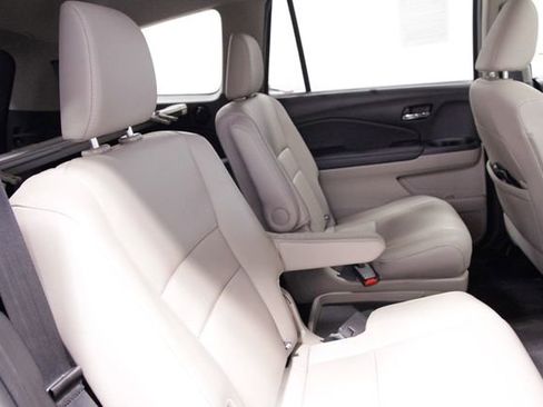 Certified 2021 Honda Pilot Touring image 19