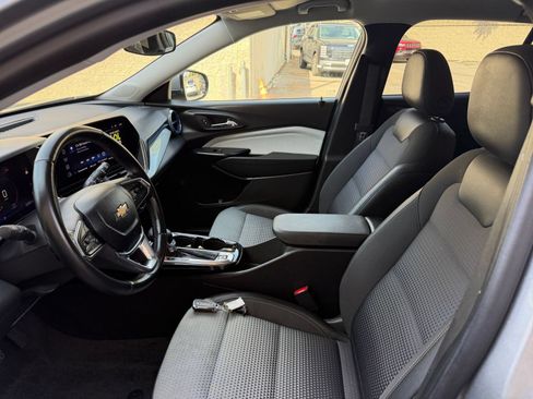 Used 2025 Chevrolet Trax LT w/ LT Convenience Package FWD image 25