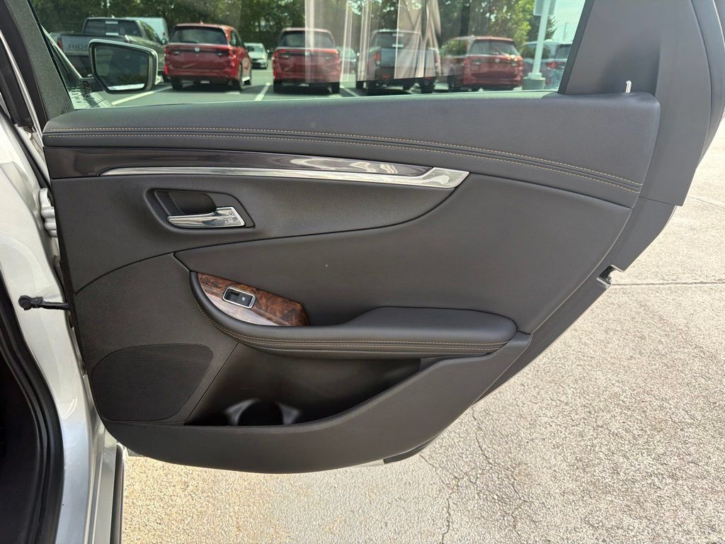 Used 2015 Chevrolet Impala LT w/ Convenience Package FWD image 22
