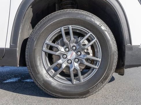 Used 2025 GMC Acadia Elevation image 13