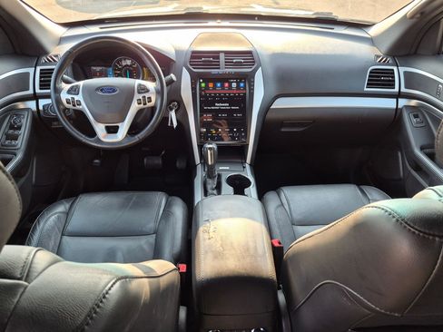 Used 2015 Ford Explorer XLT w/ Equipment Group 202B AWD/4WD image 27