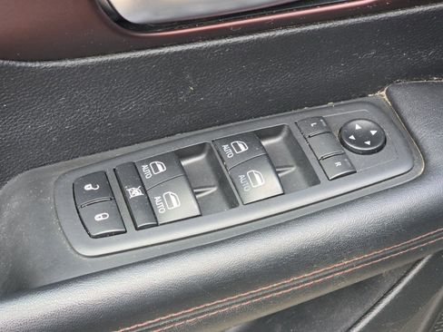 Used 2020 Chrysler Pacifica Touring-L image 22