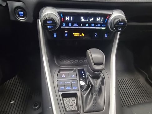 Used 2022 Toyota RAV4 XLE image 10