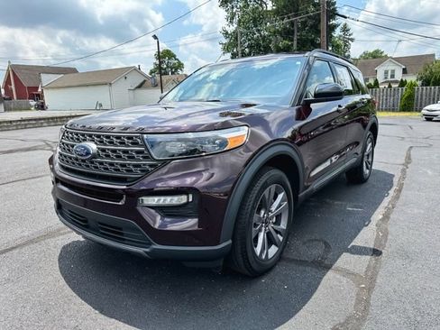 Used 2022 Ford Explorer XLT AWD/4WD image 3
