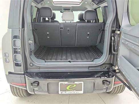 Used 2025 Land Rover Defender 110 X image 13
