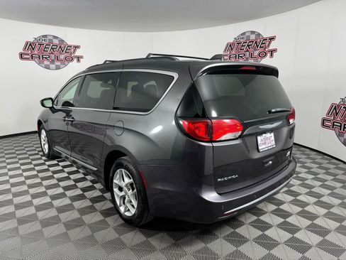 Used 2017 Chrysler Pacifica Touring-L w/ Tire & Wheel Group image 5