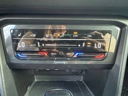 Used 2022 Volkswagen Tiguan SE AWD/4WD image 12