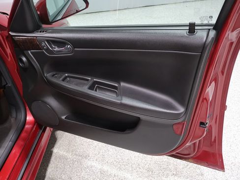 Used 2013 Chevrolet Impala LT w/ LT Sunroof Package FWD image 24