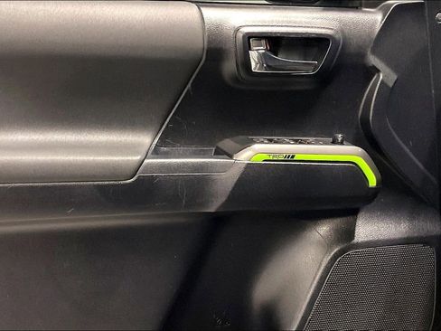 Used 2019 Toyota Tacoma TRD Off-Road image 20
