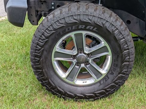 Used 2015 Jeep Wrangler Unlimited Rubicon w/ Dual Top Group AWD/4WD image 10