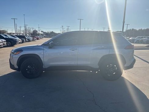 Used 2025 Toyota Corolla Cross L image 6