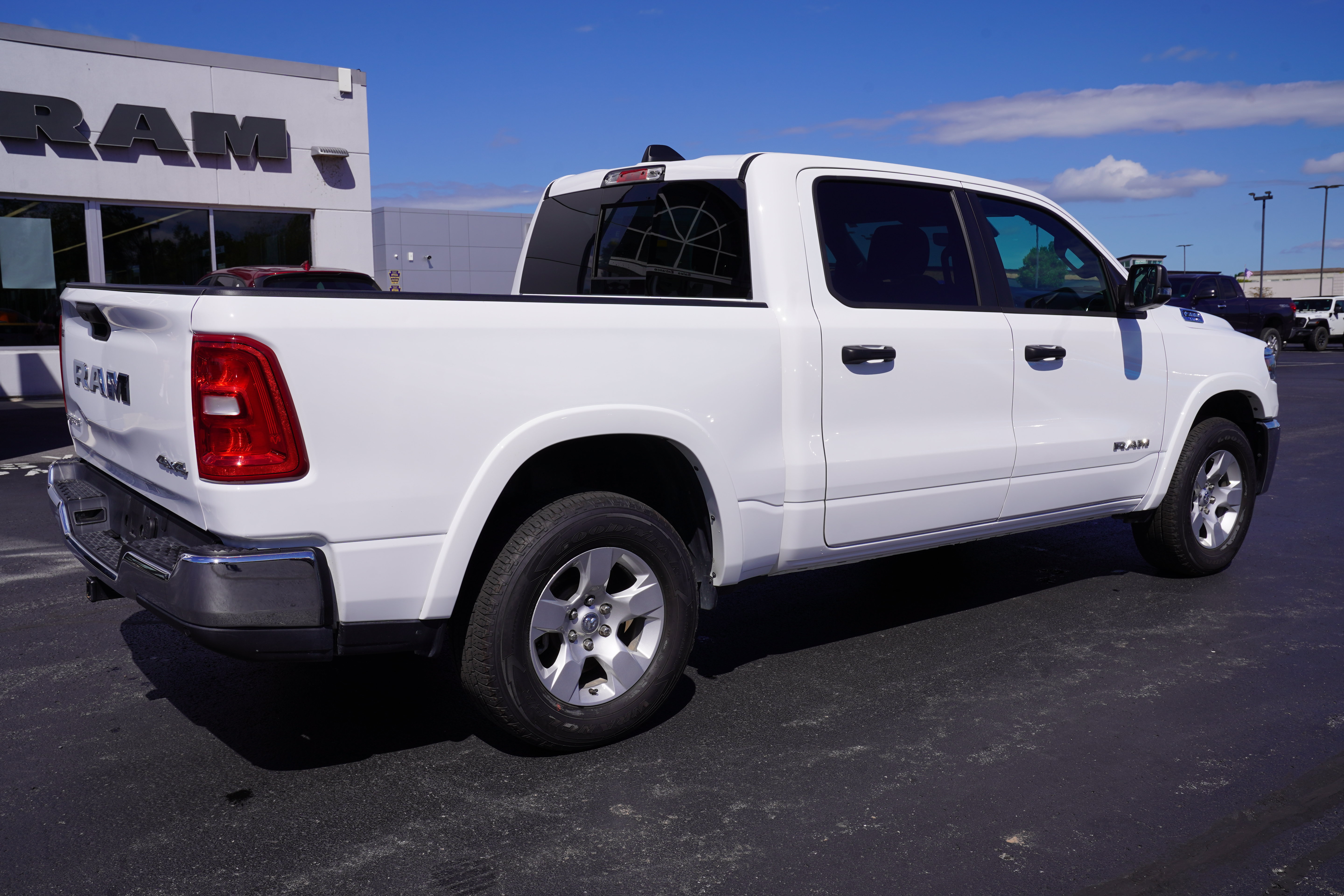 Used 2025 RAM 1500 Big Horn AWD/4WD image 3