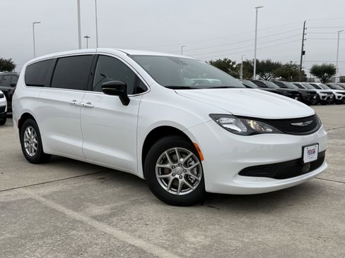 New 2026 Chrysler Voyager LX image 2