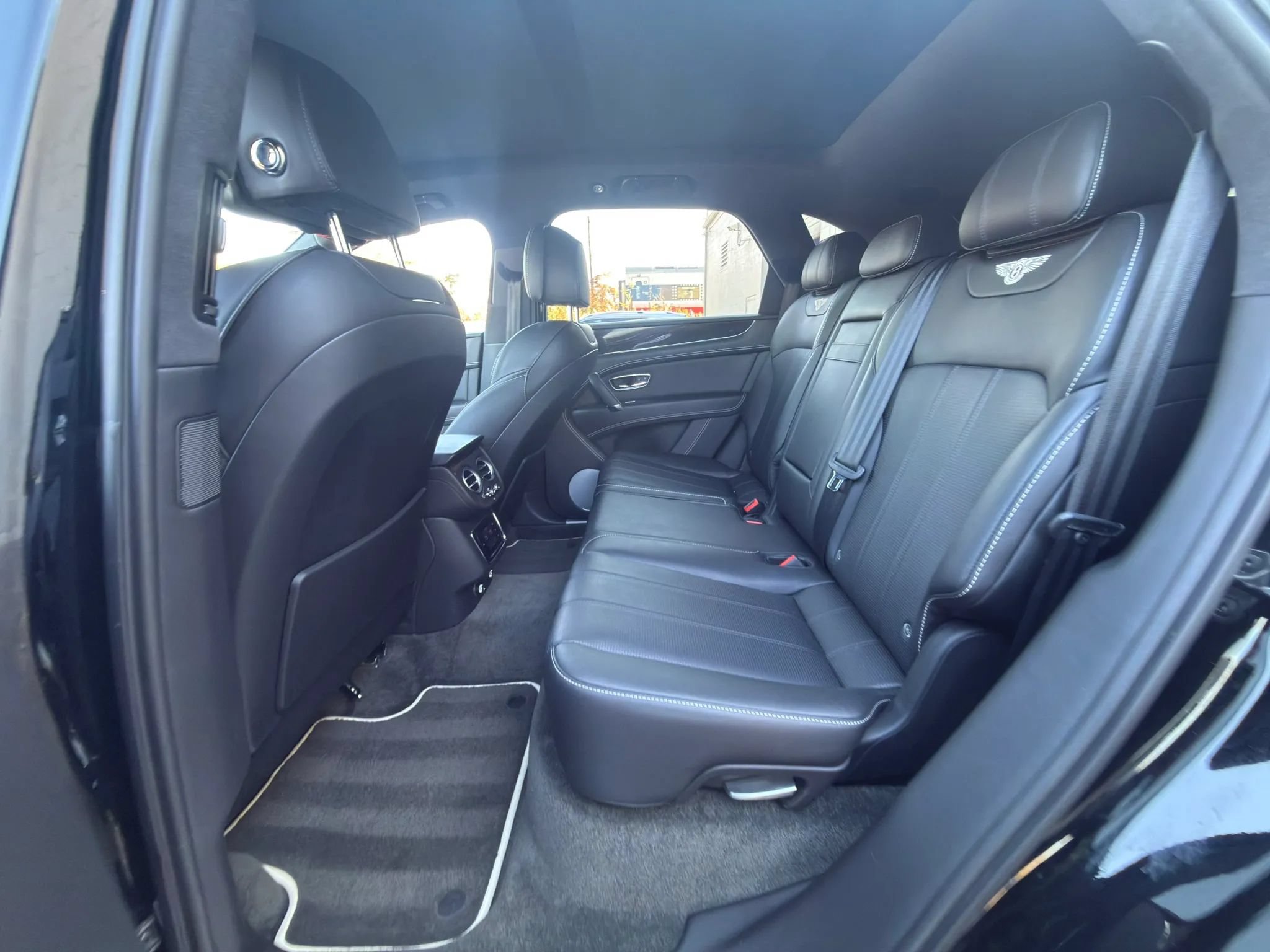 Used 2019 Bentley Bentayga AWD/4WD image 29