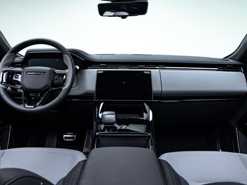 Used 2025 Land Rover Range Rover Sport SV Edition Two image 2