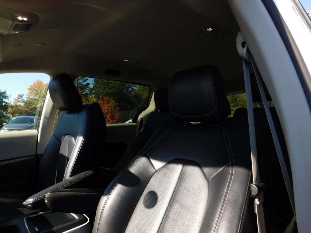Used 2024 Chrysler Pacifica Limited FWD image 22