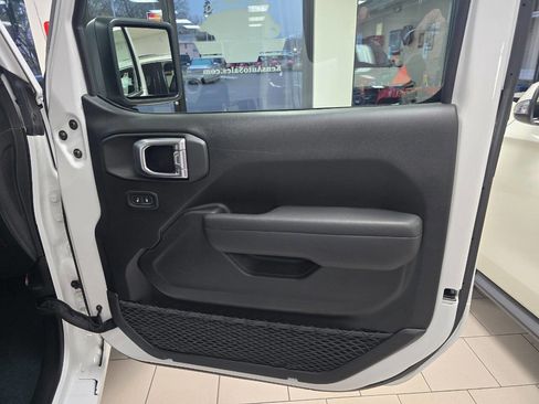 Used 2022 Jeep Wrangler Unlimited Sport image 23