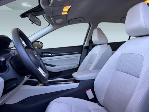 Used 2025 Nissan Altima 2.5 SV FWD image 5