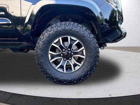 Used 2020 Toyota Tacoma TRD Sport AWD/4WD image 34