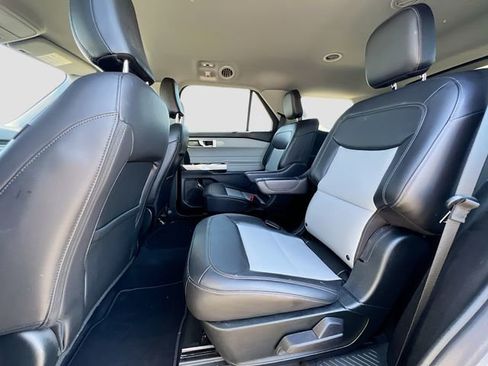 Used 2022 Ford Explorer XLT w/ Equipment Group 202A AWD/4WD image 26
