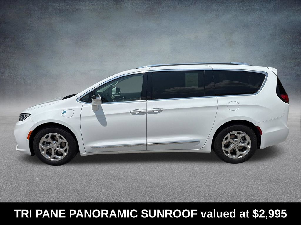Used 2021 Chrysler Pacifica Limited w/ Uconnect Theater Family Group FWD image 2