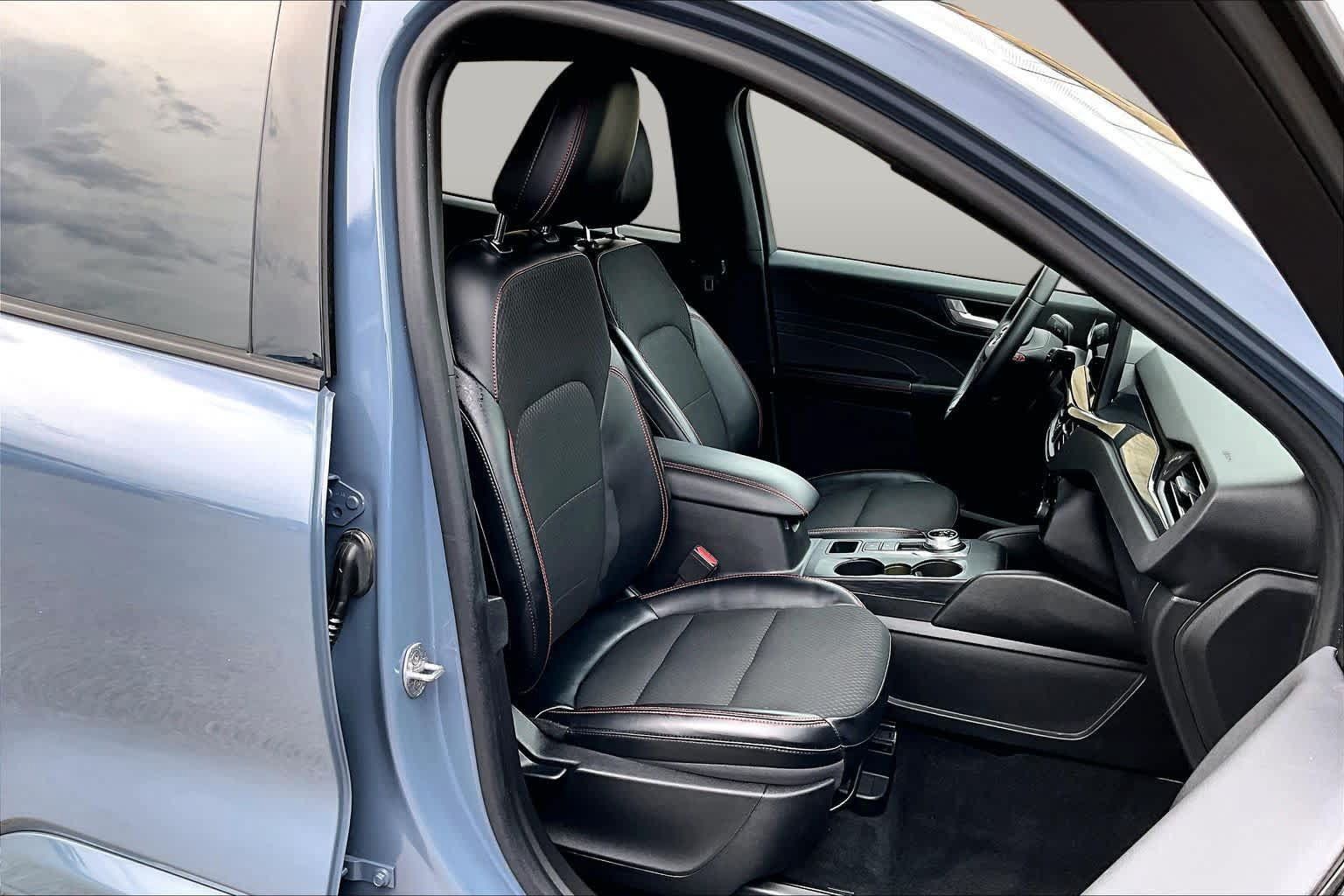 Used 2023 Ford Escape ST-Line w/ Tech Pack #1 AWD/4WD image 9
