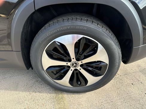 Used 2025 Mercedes-Benz GLB 250 image 3